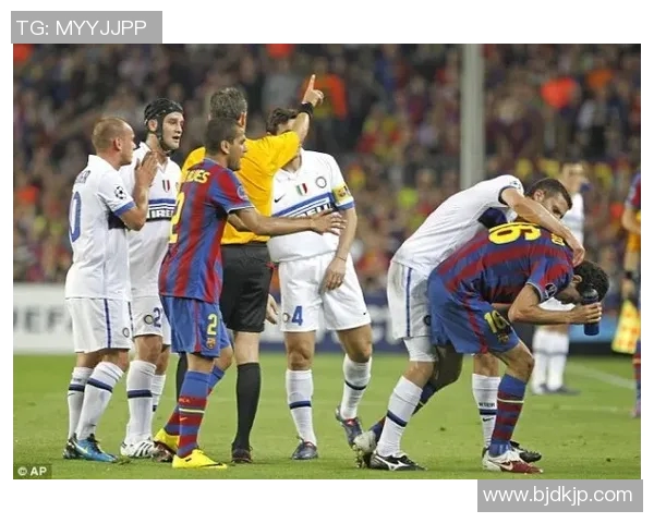 足球明星假摔事件引发热议视频曝光引发球迷与专家的激烈讨论与反思